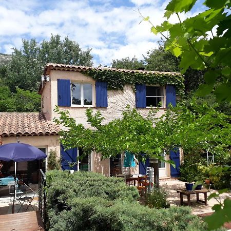Hotel Patin couffin Puyloubier Exterior foto
